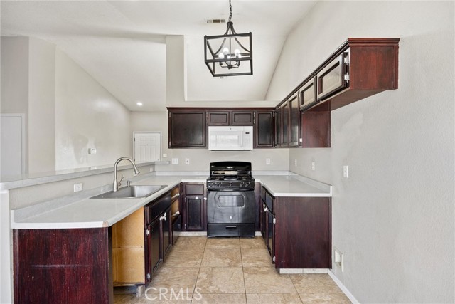 719 Baldwin Farms Drive, Bakersfield CA: https://media.crmls.org/medias/0d2f5921-3fd2-40b0-90b9-33e7cd4587c4.jpg