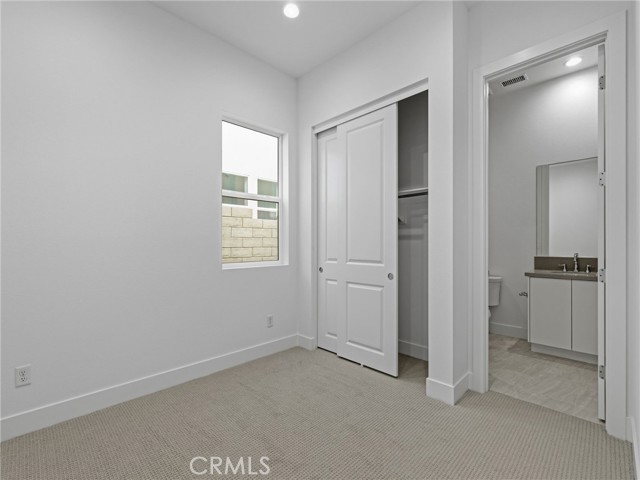 27627 Juniper Lane, Valencia CA: https://media.crmls.org/medias/0d2fb4db-846e-4503-a099-eaf8957dde1d.jpg