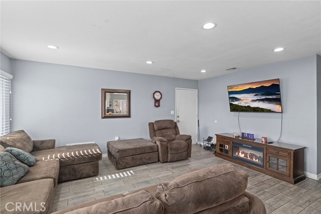 3405 Pickwick, Riverside CA: https://media.crmls.org/medias/0d30440a-d2d4-4e82-93f5-465bb0f1cd2b.jpg