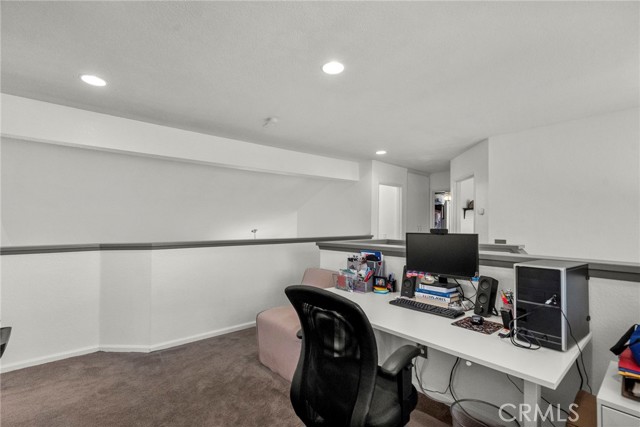 Detail Gallery Image 23 of 39 For 19777 Azure Field Dr, Newhall,  CA 91321 - 3 Beds | 3 Baths