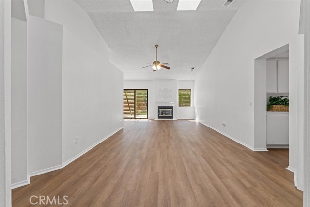Detail Gallery Image 4 of 37 For 44204 Galion Ave, Lancaster,  CA 93536 - 4 Beds | 2 Baths