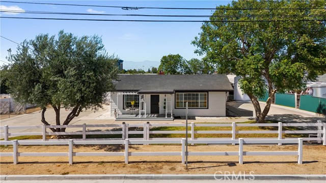 1049 2nd Street, Norco CA: https://media.crmls.org/medias/0d319a31-d63d-457c-b1ad-1cf33902558d.jpg