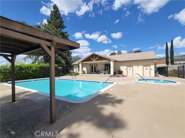 13680 Cottonwood Trail, Yucaipa CA: https://media.crmls.org/medias/0d33f373-8e4a-42e3-8643-5573405a35b7.jpg