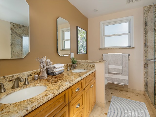 Detail Gallery Image 10 of 26 For 714 W Mariposa Ave, El Segundo,  CA 90245 - 5 Beds | 3/1 Baths