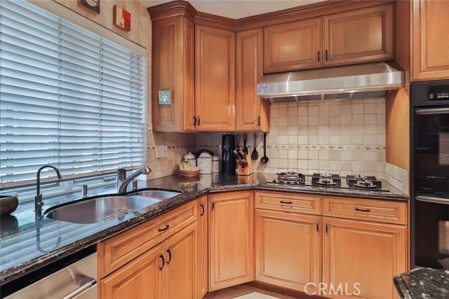 9845 Encino Avenue, Northridge CA: https://media.crmls.org/medias/0d34f653-890b-4c95-b760-8bef82a79063.jpg