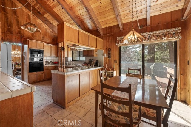 Detail Gallery Image 10 of 30 For 268 Olympic, Big Bear Lake,  CA 92315 - 4 Beds | 3 Baths