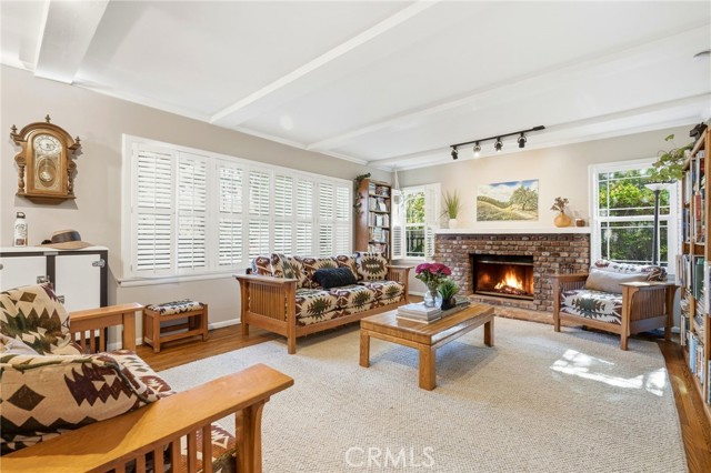 Detail Gallery Image 8 of 45 For 4963 Haskell, Encino,  CA 91436 - 4 Beds | 2 Baths