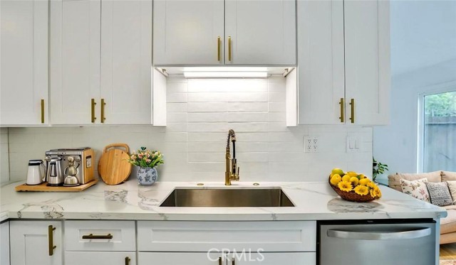 7909 Primrose, Highland CA: https://media.crmls.org/medias/0d35c80b-580b-4d7e-9ed0-a11feefe3408.jpg