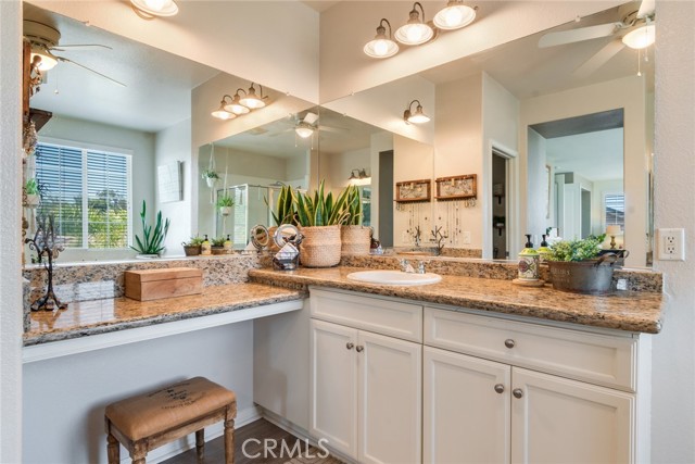 4765 Falconview Court, Fontana CA: https://media.crmls.org/medias/0d35d865-c854-4caf-a821-c4f4aeb3779b.jpg