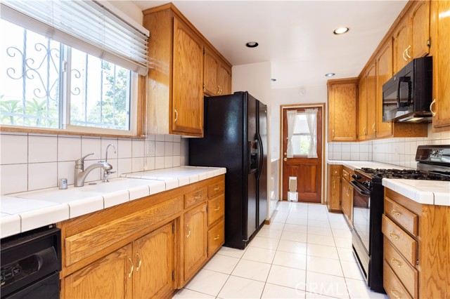 Detail Gallery Image 13 of 34 For 11043 Babbitt Ave, Granada Hills,  CA 91344 - 3 Beds | 2 Baths