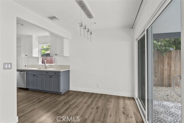 Detail Gallery Image 7 of 33 For 7952 White Oak Ave, Northridge,  CA 91325 - 2 Beds | 1 Baths