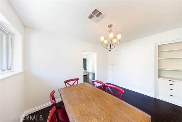 Detail Gallery Image 11 of 25 For 206 S Center St, Orange,  CA 92866 - 4 Beds | 3/1 Baths