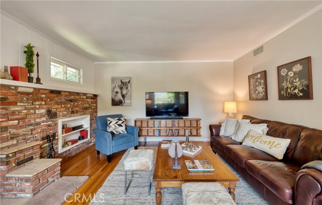 430 N Canyon Boulevard, Monrovia CA: https://media.crmls.org/medias/0d372021-809c-4543-a6ee-dfa3f9113b71.jpg
