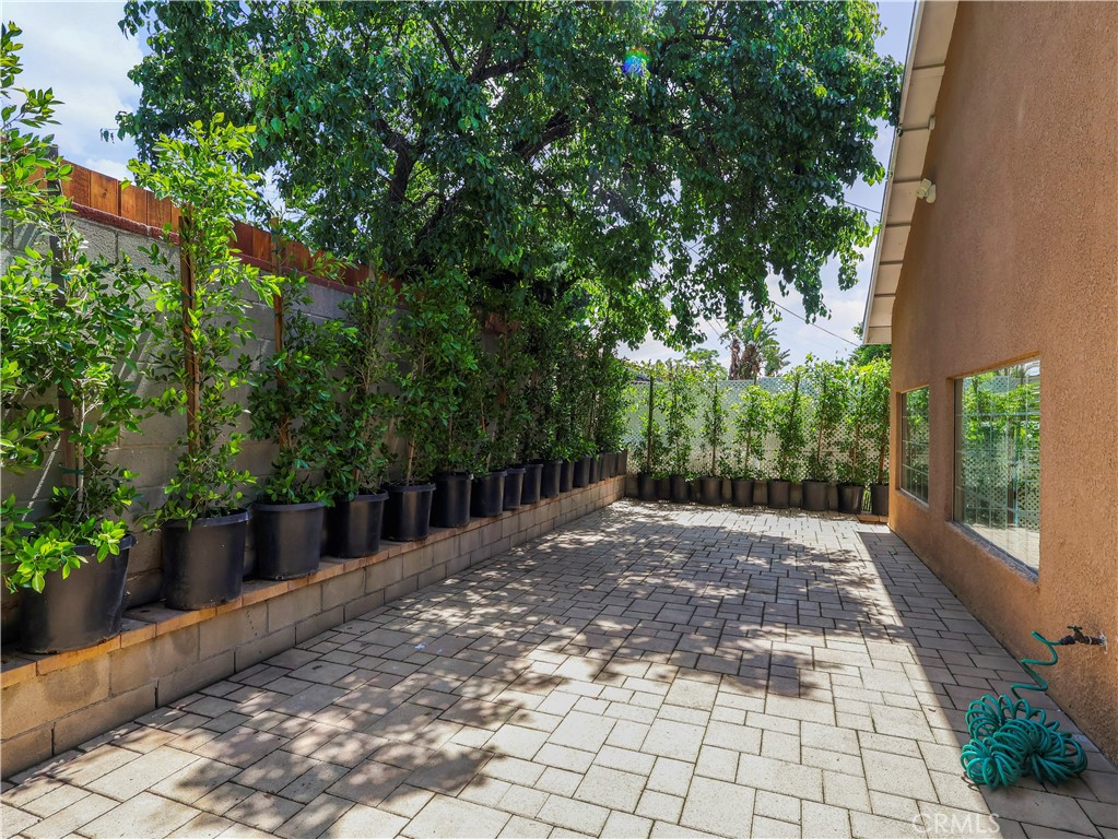 https://media.crmls.org/medias/0d3746df-cbd0-4690-9b42-41d2681a9d60.jpg?preset=X-Large