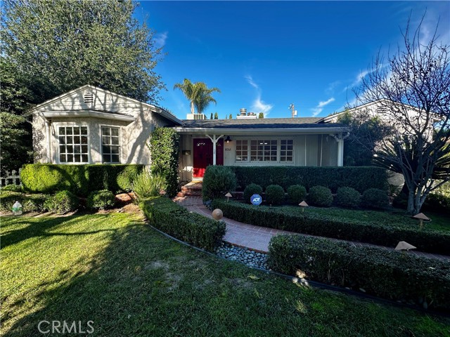 Detail Gallery Image 2 of 36 For 11741 Otsego St, Valley Village,  CA 91607 - 4 Beds | 2/1 Baths