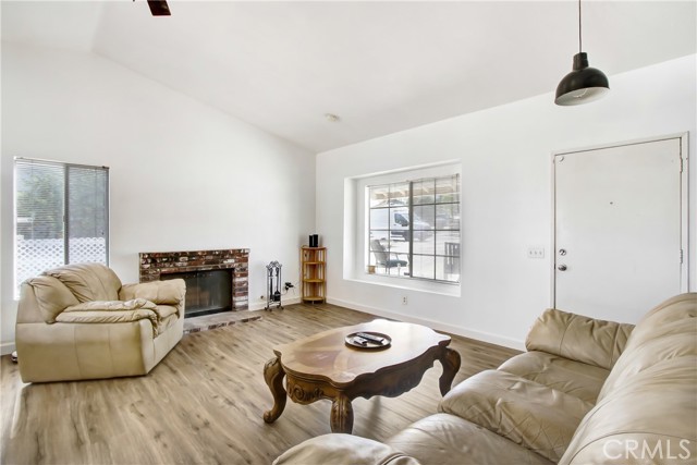 21703 Corso Alto Avenue, Nuevo CA: https://media.crmls.org/medias/0d391147-68b9-4033-96b9-b5745c1a7204.jpg