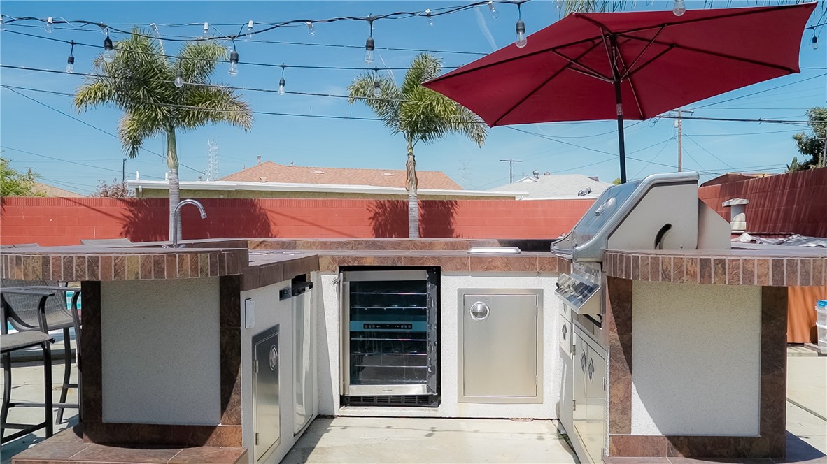 Outdoor Kitchen