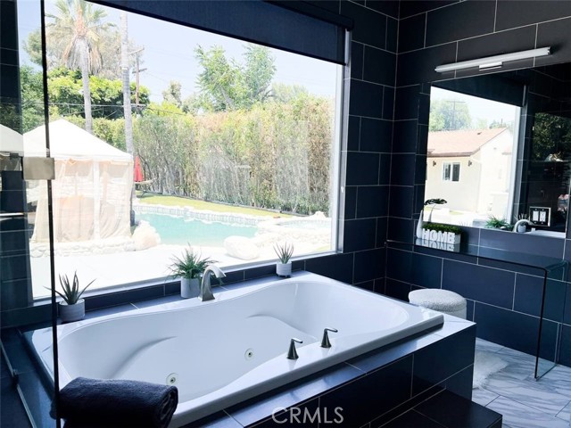 Detail Gallery Image 34 of 40 For 5835 Topeka Dr, Tarzana,  CA 91356 - 4 Beds | 4 Baths