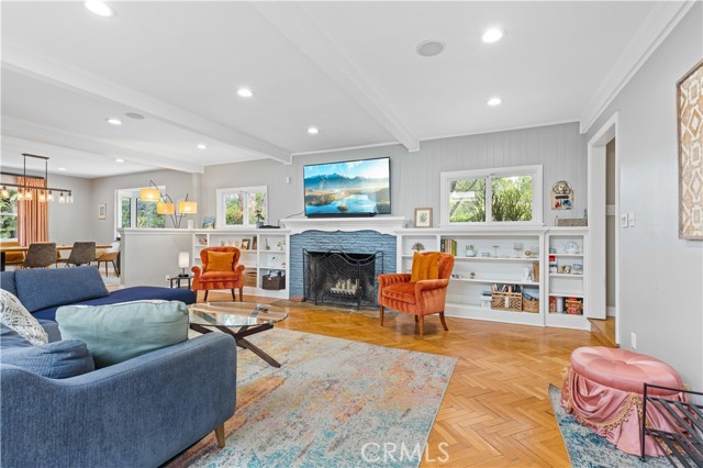 13405 Tiara Street, Valley Glen CA: https://media.crmls.org/medias/0d3d3308-d36d-4344-a916-5e98e8446eb7.jpg