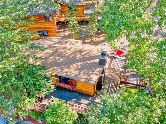 5475 Acorn Trail, Wrightwood CA: https://media.crmls.org/medias/0d3d727f-eaef-4763-911f-2f823cd40bb6.jpg