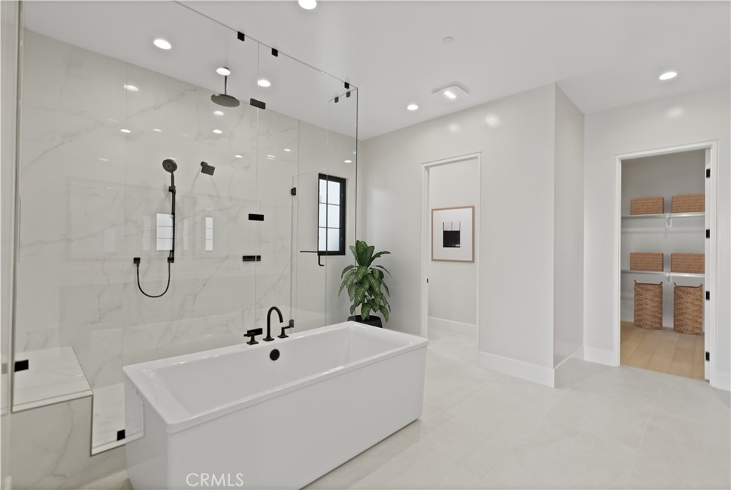 https://media.crmls.org/medias/0d3d8073-39e2-4109-9914-007aadbed8b5.jpg?preset=X-Large
