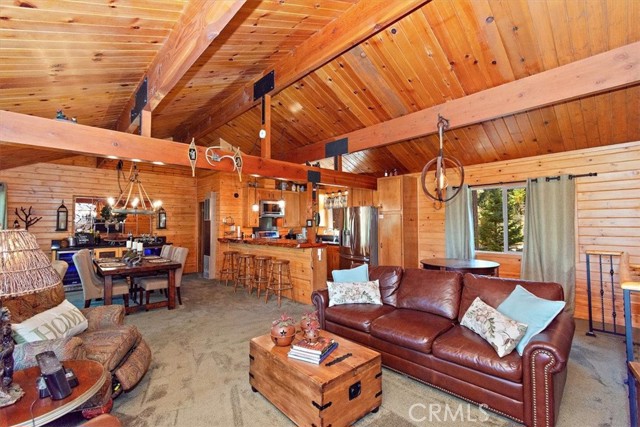 Detail Gallery Image 7 of 43 For 740 Cove Dr, Big Bear Lake,  CA 92315 - 3 Beds | 2 Baths