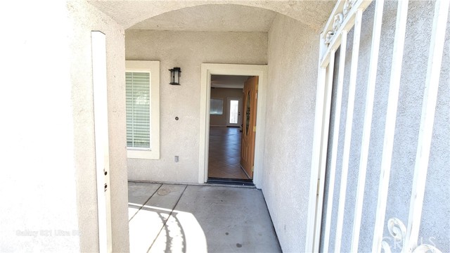 Detail Gallery Image 2 of 44 For 15061 Joshua Tree Ct, Fontana,  CA 92335 - 6 Beds | 3 Baths