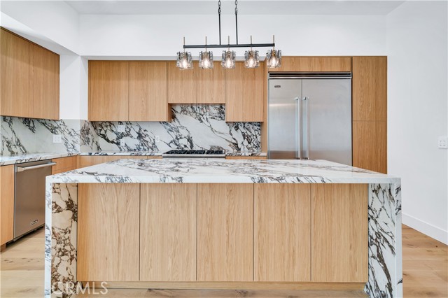 Detail Gallery Image 12 of 57 For 13838 Milbank St, Sherman Oaks,  CA 91423 - 4 Beds | 4 Baths