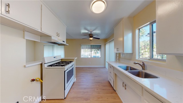 5081 Glen Iris Avenue, Los Angeles CA: https://media.crmls.org/medias/0d3e791c-6ca2-4b8c-88a7-9eeb41eaae7c.jpg