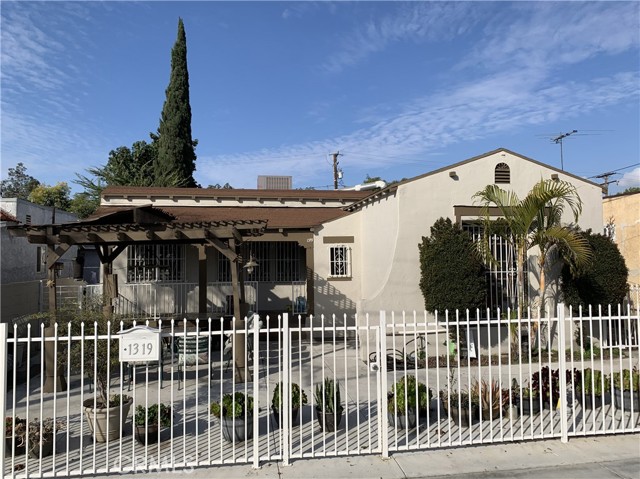 1319 S Downey Road, Los Angeles CA: https://media.crmls.org/medias/0d3f9fa5-2047-4d8f-a068-0e0c615fef9b.jpg