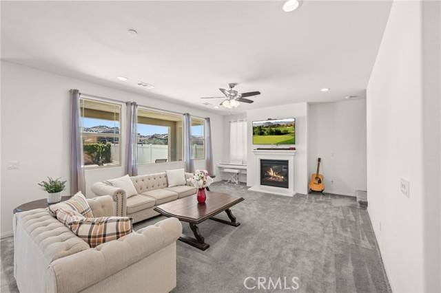 32171 Dymondia Way, Temecula CA: https://media.crmls.org/medias/0d40c546-4624-4b68-bec5-3b7d8a84ac04.jpg