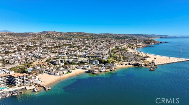 411 Goldenrod, Corona del Mar CA: https://media.crmls.org/medias/0d416986-735e-44f5-8372-f584bcc73e01.jpg