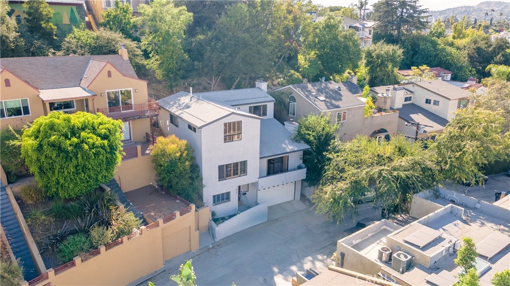 https://media.crmls.org/medias/0d417e86-1aad-4fd7-88be-8f62cf7c68a4.jpg?preset=X-Large