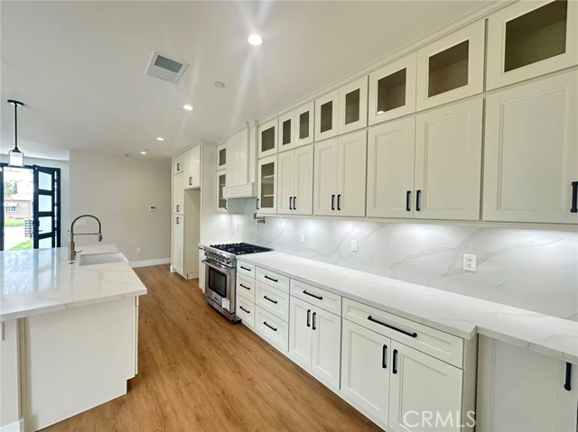 Detail Gallery Image 5 of 26 For 204 N Willow, West Covina,  CA 91790 - 5 Beds | 4 Baths