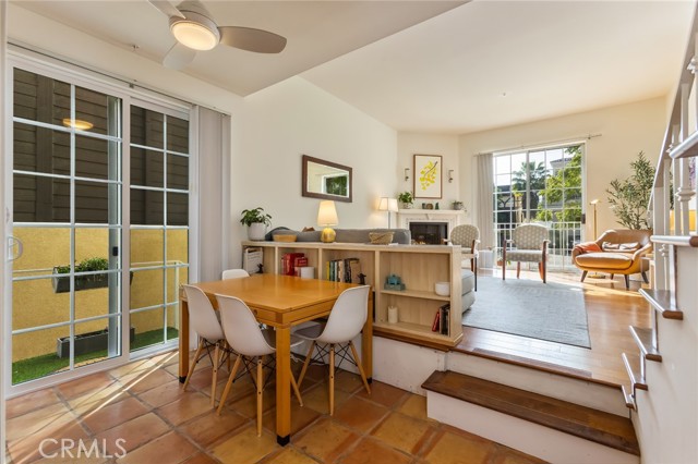 Detail Gallery Image 2 of 55 For 11445 Moorpark, Studio City,  CA 91602 - 2 Beds | 2/1 Baths