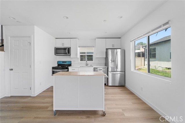 18656 Runnymede Street, Reseda CA: https://media.crmls.org/medias/0d430cf7-7b20-4711-876f-5ffb958e2a86.jpg