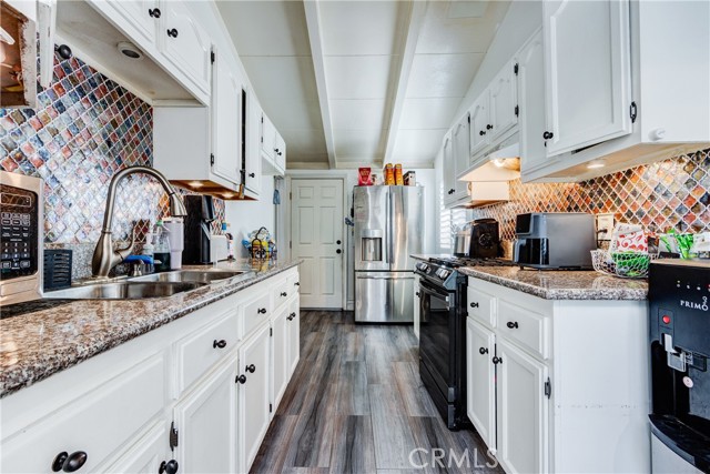 Detail Gallery Image 4 of 18 For 275 Celia, Pomona,  CA 91768 - 4 Beds | 2 Baths