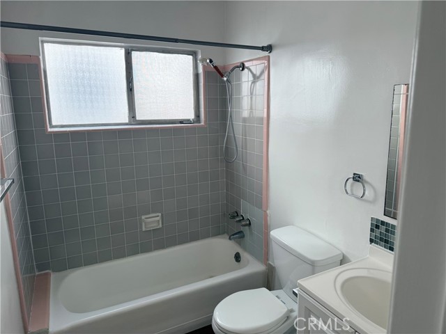 Detail Gallery Image 5 of 6 For 749 S Berendo St #5,  Los Angeles,  CA 90005 - 0 Beds | 1 Baths