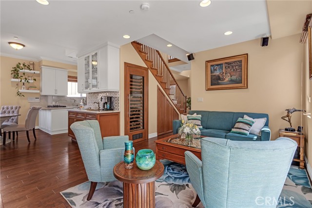 Detail Gallery Image 6 of 23 For 1917 Harriman Ln a,  Redondo Beach,  CA 90278 - 4 Beds | 2/1 Baths