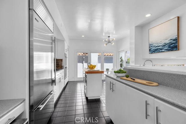 Detail Gallery Image 12 of 64 For 2704 Laurel Ave, Manhattan Beach,  CA 90266 - 4 Beds | 4 Baths