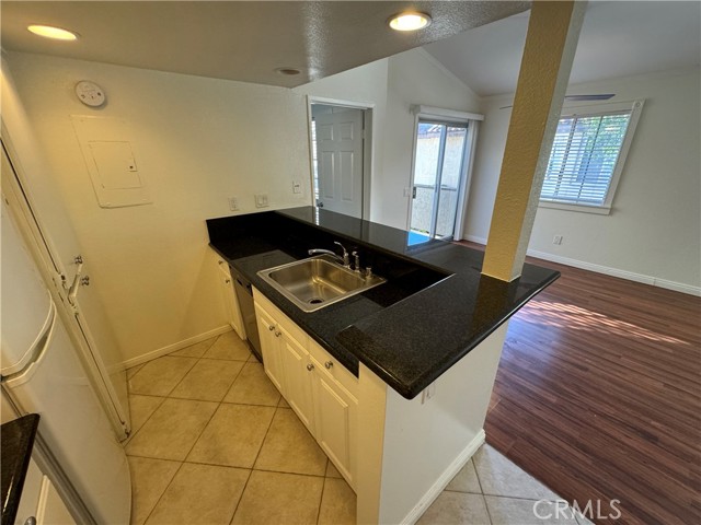 26151 Sanz, Mission Viejo CA: https://media.crmls.org/medias/0d44ad62-67bc-42ec-bf7f-cc278d468e0f.jpg