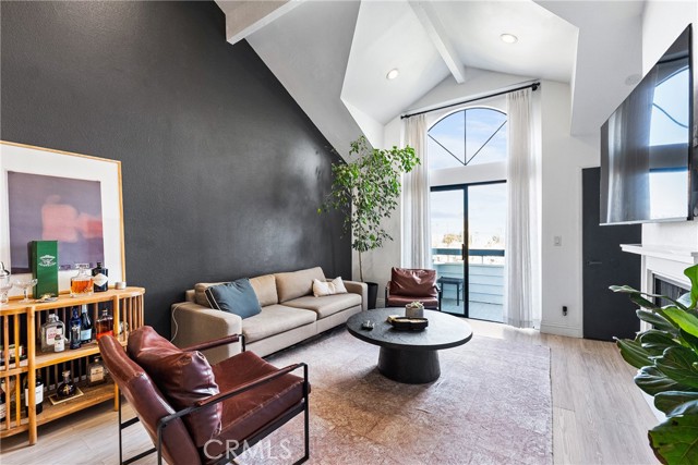 Detail Gallery Image 5 of 36 For 26873 Claudette St #112,  Canyon Country,  CA 91351 - 2 Beds | 2 Baths