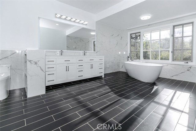 Detail Gallery Image 47 of 74 For 6037 Little Oak Ln, Woodland Hills,  CA 91367 - 5 Beds | 5 Baths