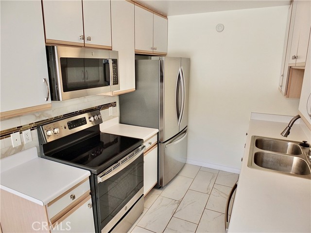 121 Sinclair Avenue, Glendale CA: https://media.crmls.org/medias/0d462d97-de37-4986-bdcd-9ab9ef3b623a.jpg