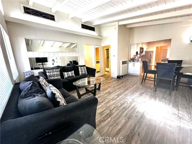 Detail Gallery Image 3 of 16 For 2504 Alma Ave, Manhattan Beach,  CA 90266 - 2 Beds | 1/1 Baths