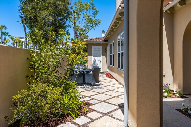 21270 Elda Cir, Huntington Beach CA: https://media.crmls.org/medias/0d47d25a-c7a6-4eba-82a1-979dca824ccd.jpg