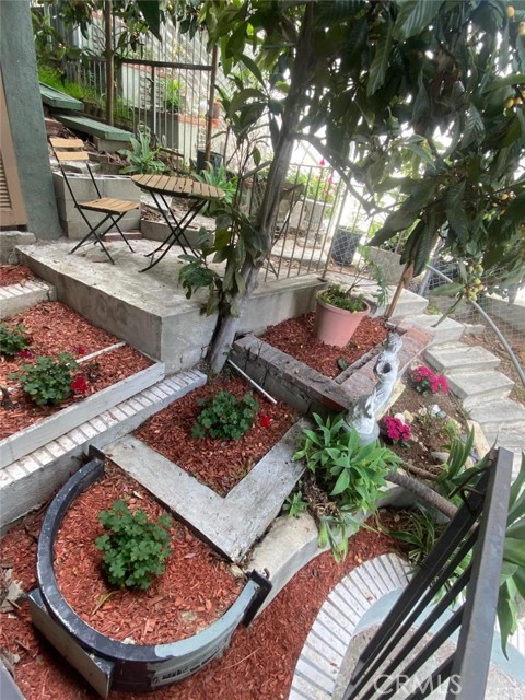 4940 La Calandria Way, Los Angeles CA: https://media.crmls.org/medias/0d47e4fb-da61-417b-80b7-4dce09df6276.jpg