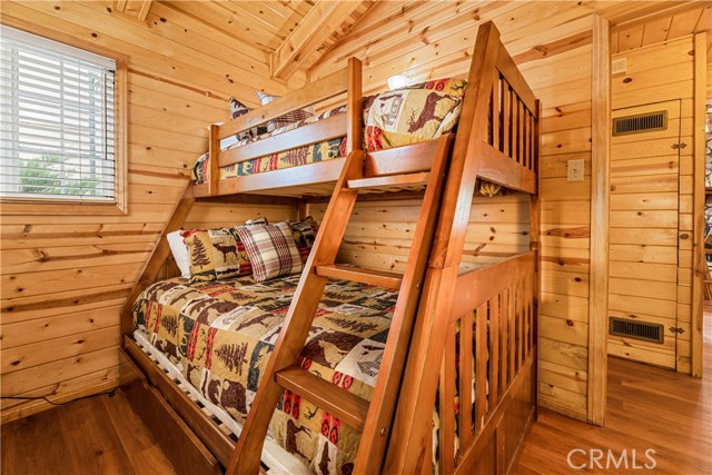 Detail Gallery Image 21 of 34 For 40356 Cliff Ln, Big Bear Lake,  CA 92315 - 2 Beds | 2 Baths