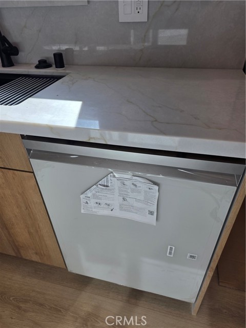 Detail Gallery Image 6 of 14 For 254 W Santa Anita, Burbank,  CA 91502 - 3 Beds | 3 Baths