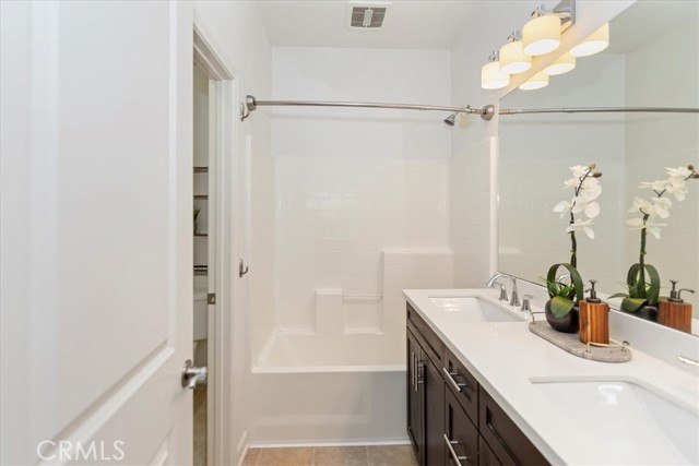 2932 Via Fiano, Ontario CA: https://media.crmls.org/medias/0d4a2ec7-5455-4527-8907-ca149c1d7a4d.jpg